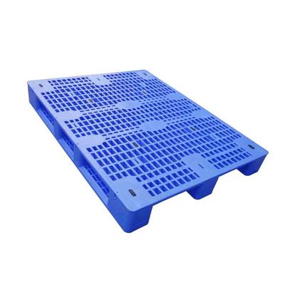 1500kg HDPE Op zwaar werk berekende Kunststof Pallets 1.4*1.1m Drie Steunbalken van de Agenten Kunststof Pallet